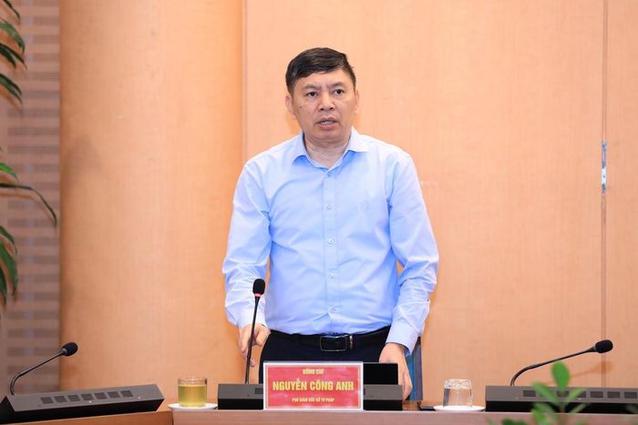 Phó Giám đốc Sở Tư pháp Hà Nội Nguyễn Công Anh thông tin tại buổi họp báo.