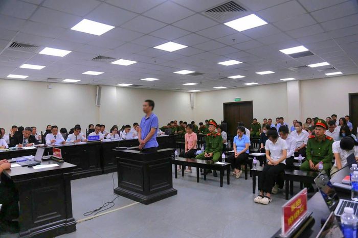 Quang cảnh phiên tòa.