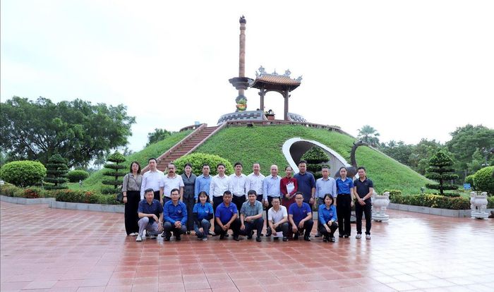 Đoàn công tác Báo Công lý tại Thành cổ Quảng Trị