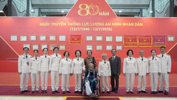 Đoàn đại biểu Công an TPHCM chụp hình lưu niệm tại Lễ kỷ niệm