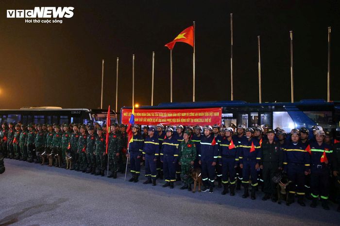 Trong thời gian thực hiện nhiệm vụ tại Venezuela, các lực lượng đã phối hợp chặt chẽ với lực lượng sở tại, khẩn trương triển khai công tác tìm kiếm, cứu nạn, đưa gần 60 thi thể nạn nhân ra khỏi đống đổ nát. Đồng thời tổ chức khám, cấp phát thuốc miễn phí, hỗ trợ người dân vùng thiên tai và thực hiện nhiều hoạt động nhân đạo thiết thực.