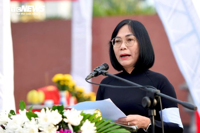Đọc điếu văn truy điệu, bà Nguyễn Thị Hoàng, Phó Chủ tịch UBND TP Đồng Nai, Trưởng Ban Chỉ đạo 515 thành phố, bày tỏ lòng thành kính và sự biết ơn sâu sắc đối với các Anh hùng liệt sĩ đã hy sinh vì sự nghiệp giải phóng dân tộc, thống nhất đất nước.