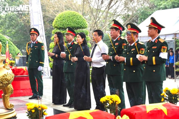 Sáng 11/7, Đảng bộ, chính quyền, lực lượng vũ trang và Nhân dân TP Đồng Nai tổ chức lễ viếng, truy điệu, an táng 63 hài cốt liệt sĩ hy sinh trong chiến tranh qua các thời kỳ được quy tập ở trong nước và Campuchia.