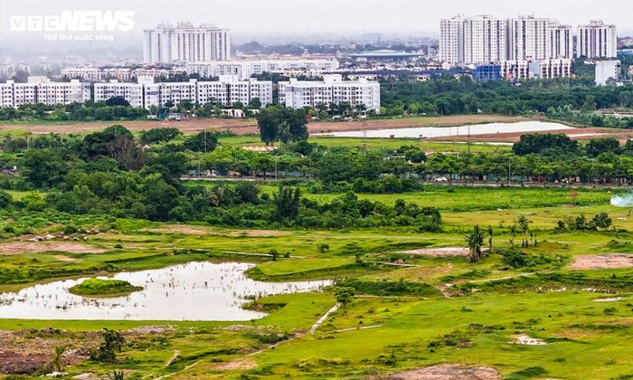 Theo quy hoạch, dự án nằm trên địa bàn các phường Hà Đông và Kiến Hưng. Đây là khu đất đã được quy hoạch từ nhiều năm trước nhưng liên tục chậm tiến độ, khiến không ít người dân kỳ vọng rồi lại thất vọng sau nhiều lần bị lỡ hẹn.