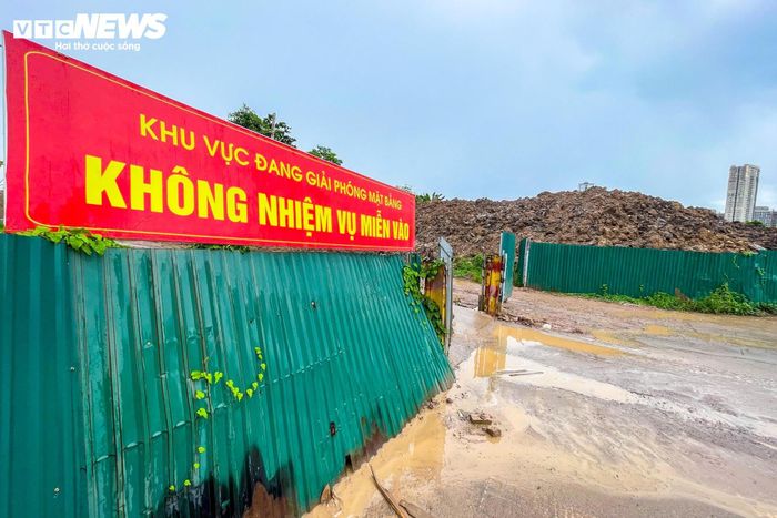Sau thời gian dài gần như “án binh bất động”, dự án đang có những bước chuẩn bị để tái khởi động. Khi hoàn thành, công trình không chỉ bổ sung không gian xanh cho khu vực phía Tây Hà Nội mà còn góp phần hoàn thiện hệ thống hạ tầng đô thị theo quy hoạch.