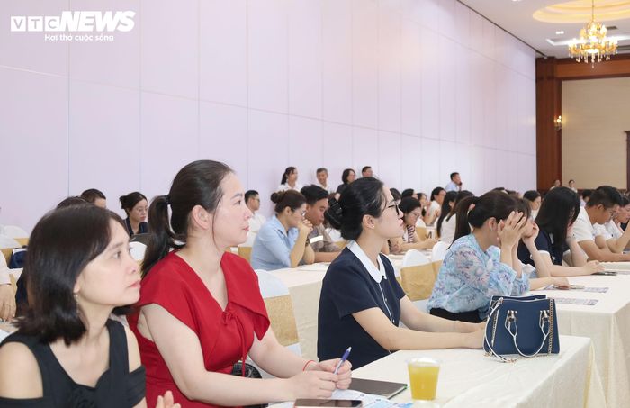 Đại diện các doanh nghiệp tham gia hội nghị.