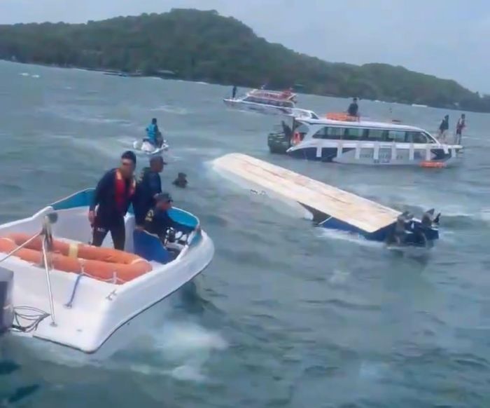 Nhận định ban đầu, nguyên nhân ca nô chở 32 du khách cùng 4 thành viên tổ lái, tiếp viên bị lật ở Phú Quốc do sóng to gió lớn.