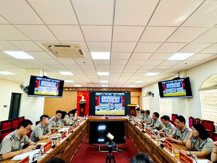 Các cuộc họp được tổ chức trực tiếp tại hội trường Thi hành án dân sự thành phố và trực tuyến tại các điểm cầu. Ảnh: Hồng Nhung