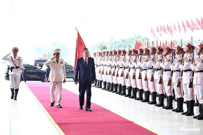 Tổng Bí thư, Chủ tịch nước Tô Lâm duyệt Đội danh dự Công an nhân dân.