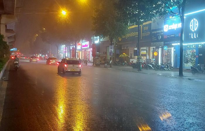 Hà Nội mưa dông chủ yếu về chiều tối, đêm và sáng. Ảnh: Bảo Châu