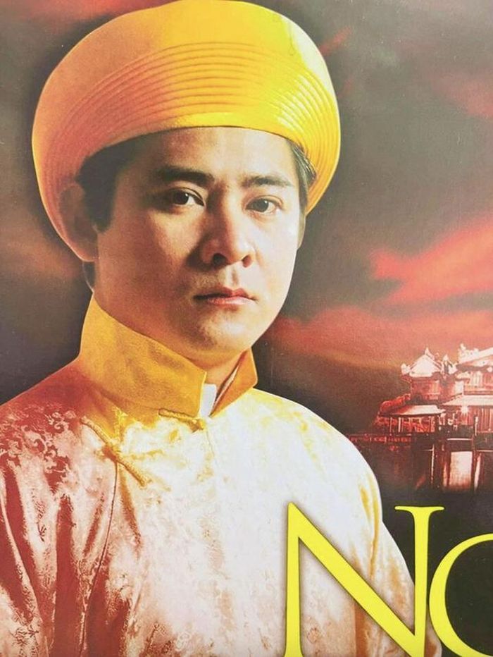 Huỳnh Anh Tuấn vai vua Bảo Đại trong "Ngọc nến hoàng cung" - bộ phim truyền hình lịch sử do Hãng phim Truyền hình TP HCM (TFS) sản xuất, đạo diễn Nguyễn Quốc Hưng. Phim tái hiện giai đoạn nhiều biến động của lịch sử Việt Nam giữa thế kỷ XX, với hầu hết tình tiết xoay quanh vua Bảo Đại và sự khép lại của triều Nguyễn - triều đại phong kiến cuối cùng ở Việt Nam.