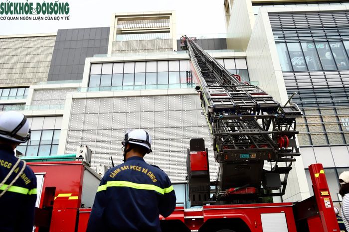 Theo kịch bản, lực lượng Cảnh sát phòng cháy chữa cháy và cứu nạn, cứu hộ sẽ lần lượt huy động nhiều đơn vị cùng hàng loạt phương tiện chuyên dụng đến hiện trường.