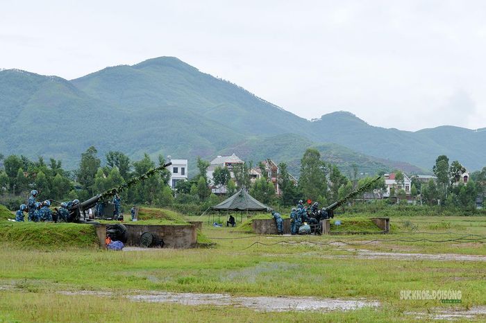 Trận địa pháo.