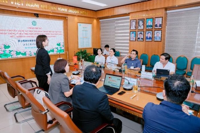 PGS.TS. Đào Xuân Cơ – Giám đốc Bệnh viện Bạch Mai tiếp đoàn chuyên gia Trung tâm ECMO, Viện An ninh sức khỏe Nhật Bản (JIHS) ngày 08/7/2026, tiếp nối hành trình hợp tác gần hai thập kỷ trong lĩnh vực hồi sức tích cực và ECMO.