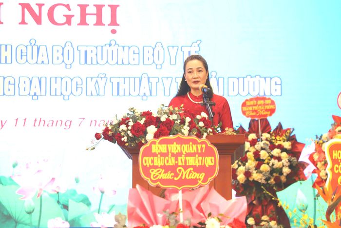 PGS.TS Đinh Thị Diệu Hằng phát biểu nhận nhiệm vụ.