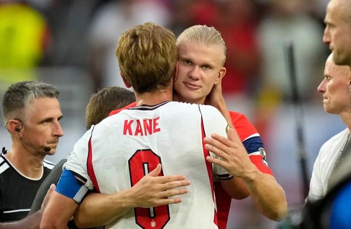 Haaland và Kane sau trận Tứ kết ở World Cup 2026. Ảnh: Rebecca Blackwell/ AP Photo.