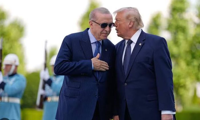 Ông Trump cho biết Washington sẽ xem xét dỡ bỏ các lệnh trừng phạt theo Đạo luật CAATSA, đồng thời sẵn sàng thảo luận về việc Thổ Nhĩ Kỳ quay trở lại chương trình F-35 nếu vấn đề S-400 được giải quyết.