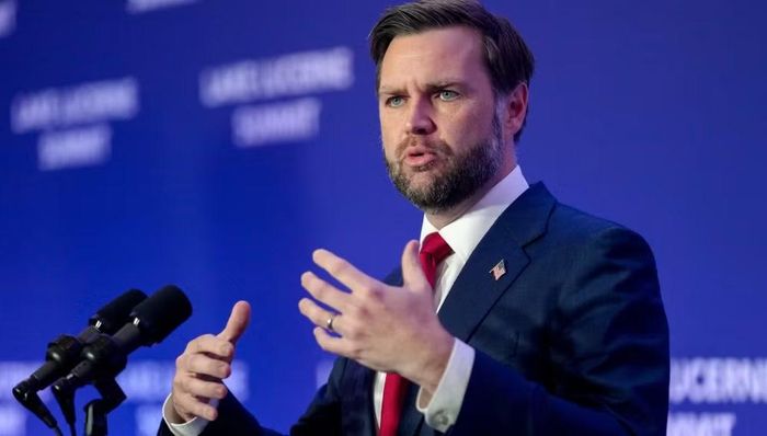 Phó tổng thống Mỹ JD Vance sau đó khẳng định Washington sẽ đáp trả nếu Iran tiếp tục nhắm mục tiêu vào tàu thuyền.