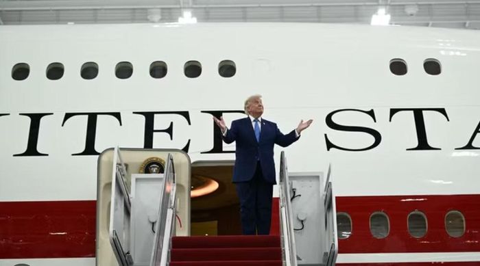 Sau hội nghị, ông Trump rời Ankara bằng chiếc chuyên cơ Không lực Một đời cũ thay vì máy bay mới được cải hoán từ chiếc phi cơ do Qatar tặng.