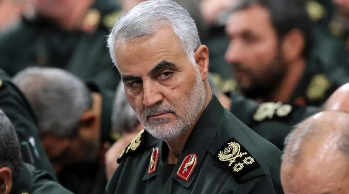 Ông Trump nhiều lần cho rằng Iran muốn trả đũa ông sau cuộc không kích năm 2020 khiến tướng Qassem Soleimani, chỉ huy lực lượng Quds thuộc Vệ binh Cách mạng Hồi giáo Iran, thiệt mạng tại Baghdad, Iraq.