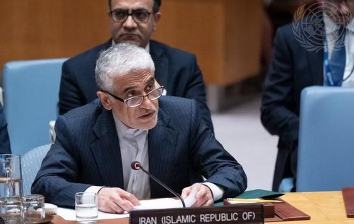 Đại sứ Iran tại Liên Hợp Quốc Amir Saeid Iravani tuyên bố Tehran chỉ tiếp tục thực hiện đầy đủ các cam kết nếu Washington cũng tuân thủ nghĩa vụ của mình.