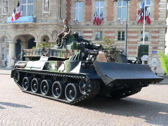 Trong khi đó ở chiều ngược lại, Pháp chỉ phân bổ vỏn vẹn 57,1 tỷ euro cho nhu cầu quốc phòng vào năm 2026, gần bằng một nửa so với Đức.