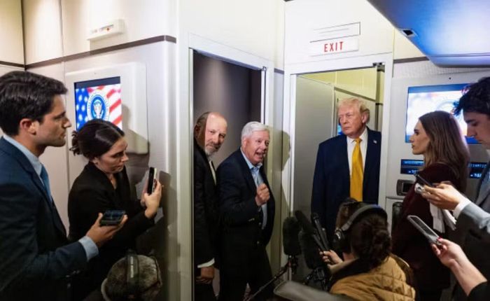 Ông Lindsey Graham là một trong những gương mặt nổi bật của đảng Cộng hòa. Ông đắc cử Hạ viện Mỹ năm 1994 với tư cách nghị sĩ đại diện khu vực bầu cử số 3 của bang Nam Carolina, trước khi được bầu vào Thượng viện năm 2002 và liên tục tái đắc cử trong nhiều nhiệm kỳ.