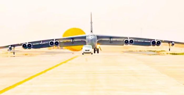 Trước đó, Bộ Quốc phòng Qatar cho biết lực lượng phòng không đã đánh chặn thành công một đợt tấn công bằng tên lửa nhằm vào lãnh thổ nước này. Tuy nhiên, Bộ Nội vụ Qatar sau đó vẫn nâng mức cảnh báo an ninh, khuyến cáo người dân ở trong nhà hoặc nơi trú ẩn.