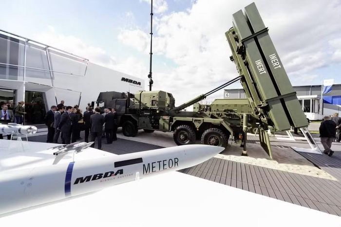 Thay vào đó, các nước đồng minh quyết định thay đổi quy chế của nhiệm vụ ở vùng Baltic, chuyển đổi nhiệm vụ tuần tra không phận thành nhiệm vụ phòng không.
