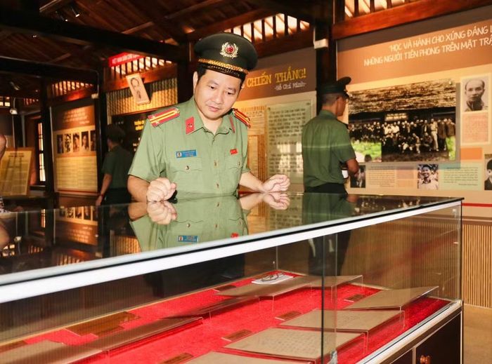 Những hiện vật, hình ảnh, tư liệu còn lưu giữ tại đây...