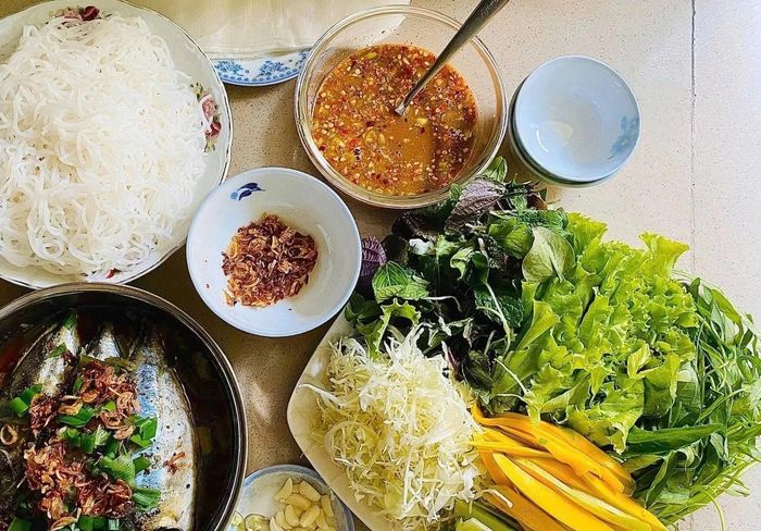  Nhiều người mắc bệnh sán lá gan được xác định là do ăn sống các loại rau thủy sinh. Ảnh minh họa: Anh Phương. 