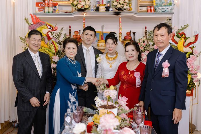 Bích Trâm và YoHei tổ chức đám cưới trong sự chúc phúc của gia đình 2 bên.
