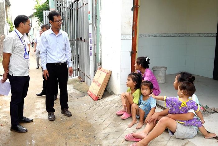 Lực lượng chức năng phối hợp điều tra ổ dịch dại tại phường Hố Nai nhằm triển khai các biện pháp phòng, chống dịch bệnh. Ảnh: CDC Đồng Nai.