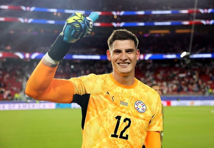Người hùng Paraguay được Man United săn đón