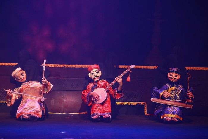"Cảm xúc Long Thành" mang đến một cách kể chuyện giàu cảm xúc khi kết hợp nghệ thuật múa rối truyền thống với âm nhạc, ánh sáng và ngôn ngữ sân khấu đương đại. Ảnh: Khánh Hòa - TTXVN