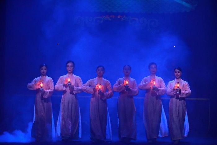 Các nghệ sĩ mang đến những màn trình diễn giàu cảm xúc, tái hiện chiều sâu lịch sử Thăng Long – Hà Nội. Ảnh: Khánh Hòa - TTXVN