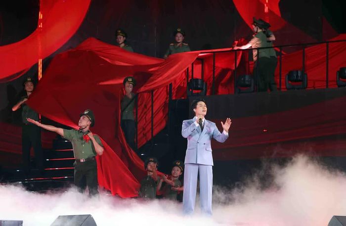Ca sĩ Anh Tú. Ảnh: Phạm Kiên - TTXVN
