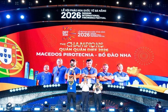 Đội Bồ Đào Nha (trái) giành ngôi vị quán quân DIFF 2026, với phần thưởng trị giá 20.000 USD. Đội Trung Quốc (phải) giành giải nhì với phần thưởng trị giá 10.000 USD.