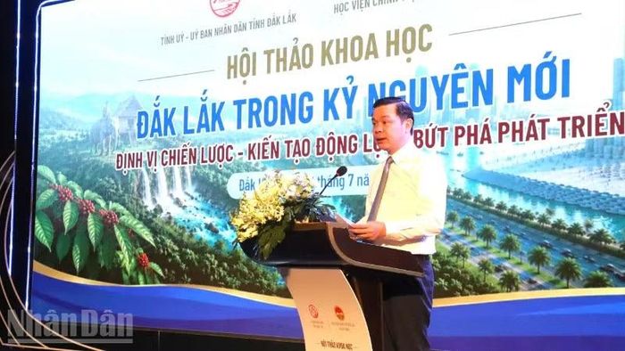Chủ tịch Ủy ban nhân dân tỉnh Đắk Lắk Đỗ Hữu Huy phát biểu khai mạc hội thảo.