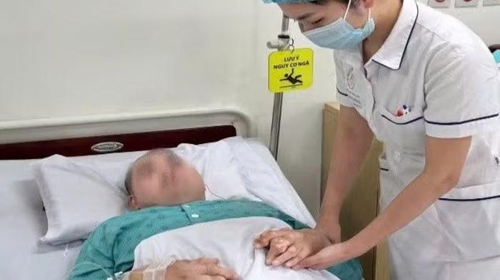 Bệnh nhân nam 34 tuổi nhập viện trong tình trạng nguy kịch do nhiễm khuẩn huyết nặng.
