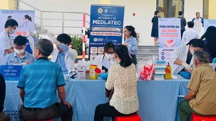 Điểm khám sức khỏe miễn phí toàn dân ở phường Trị An.