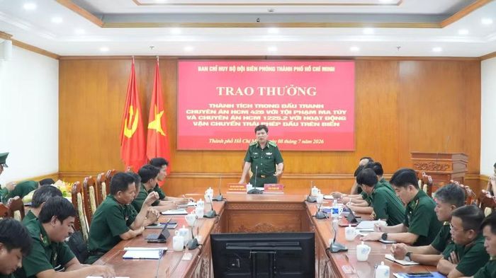 Thiếu tướng Trần Thanh Đức, Phó Tư lệnh Bộ Tư lệnh Thành phố Hồ Chí Minh kiêm Chỉ huy trưởng Ban Chỉ huy Bộ đội Biên phòng Thành phố phát biểu chỉ đạo.