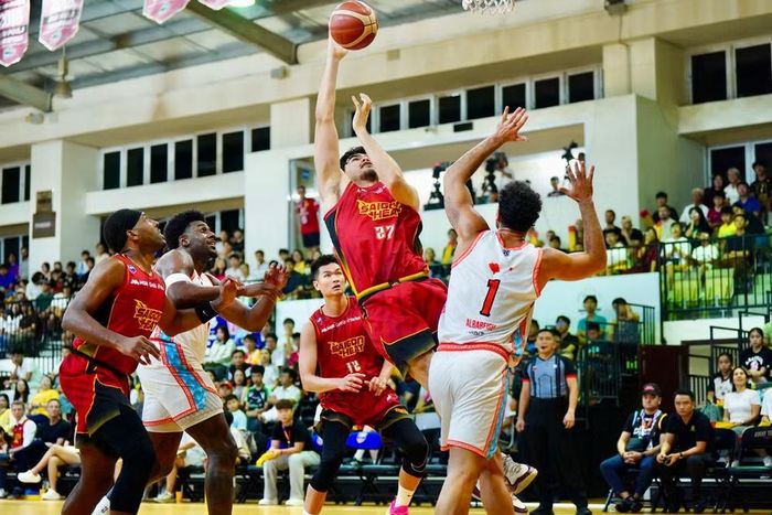 Cầu thủ gốc Việt Mathys Kavazian vào sân tiếp sức cho Saigon Heat.