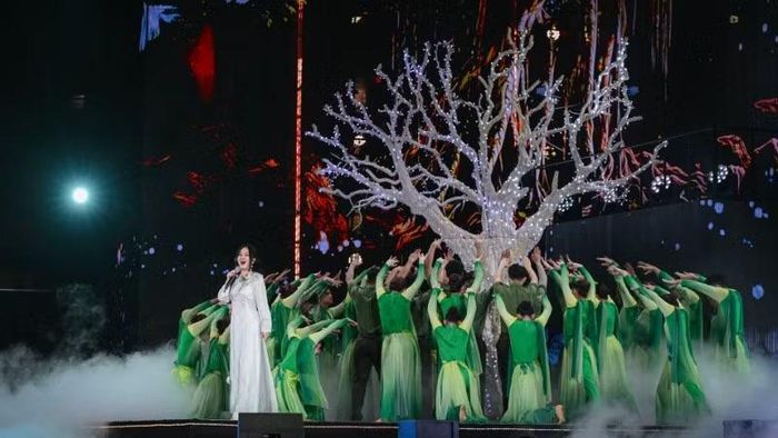 Chương trình quy tụ nhiều nghệ sĩ tên tuổi.