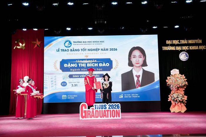 Danh hiệu Thủ khoa đầu ra ngành Hàn Quốc học là kết quả của cả một hành trình bền bỉ tích lũy kiến thức, trải nghiệm và từng bước vượt qua những giới hạn của chính mình.
