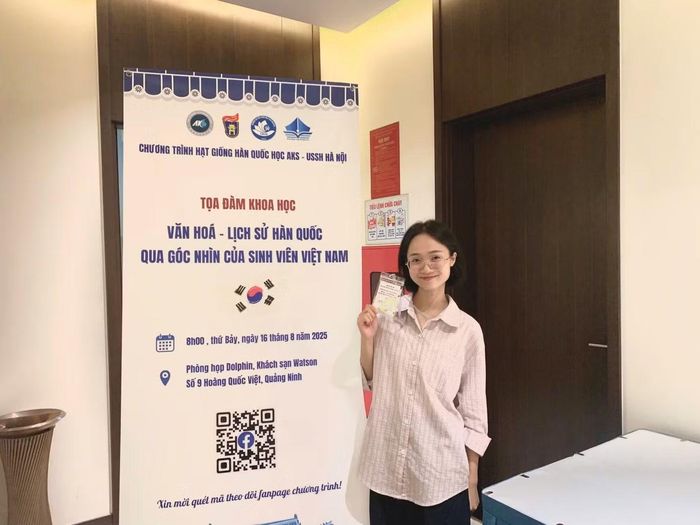 Có lẽ, chính Bích Đào cũng chưa từng nghĩ, cô gái luôn e dè, tự ti của những ngày đầu đại học lại dần trở thành gương mặt quen thuộc trong các hoạt động học thuật, nghiên cứu khoa học và chương trình giao lưu chuyên ngành.