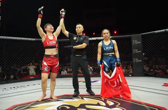 Khoảnh khắc chiến thắng bảo vệ thành công đai vô địch LION Championship của Nguyễn Vũ Quỳnh Hoa.