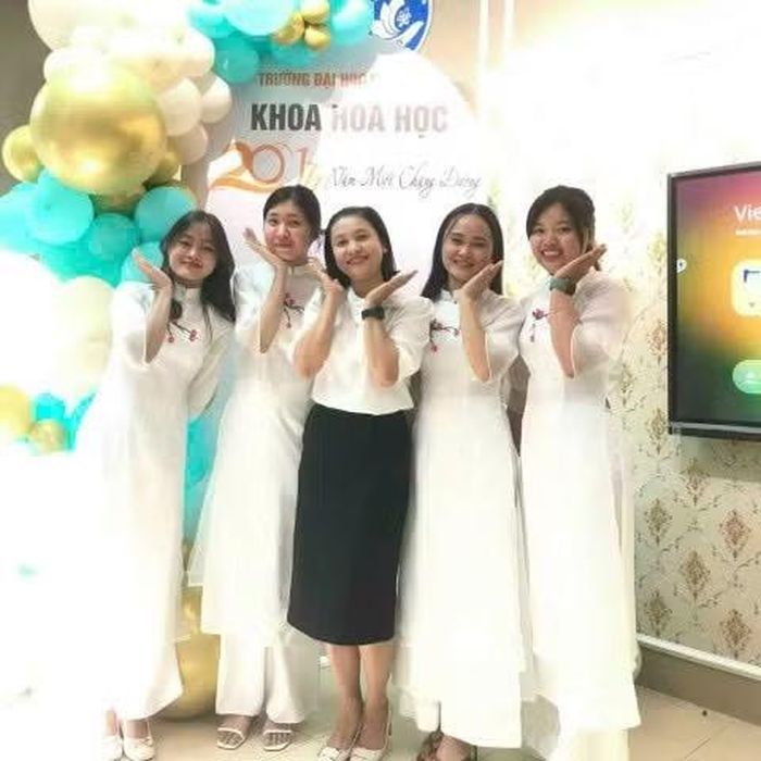 Những mối quan hệ được xây dựng trong quãng đời sinh viên là điều cô luôn trân trọng khi nhìn lại hành trình đã qua.