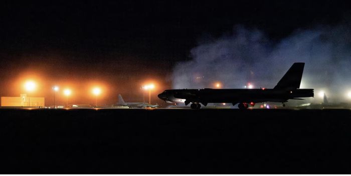  Máy bay ném bom chiến lược B-52H. Ảnh: US AIR FORCE PHOTO 