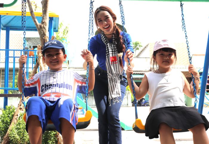 Thiếu nhi xã Thạnh An vui chơi tại sân chơi thiếu nhi